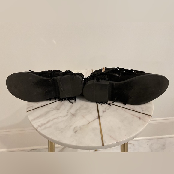 🔴SUEDE FRINGE ANKLE BOOTS🔴 - Picture 3 of 10